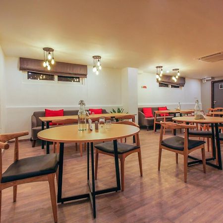 Готель Townhouse White Ridge Shivam Road Lalaguda Екстер'єр фото