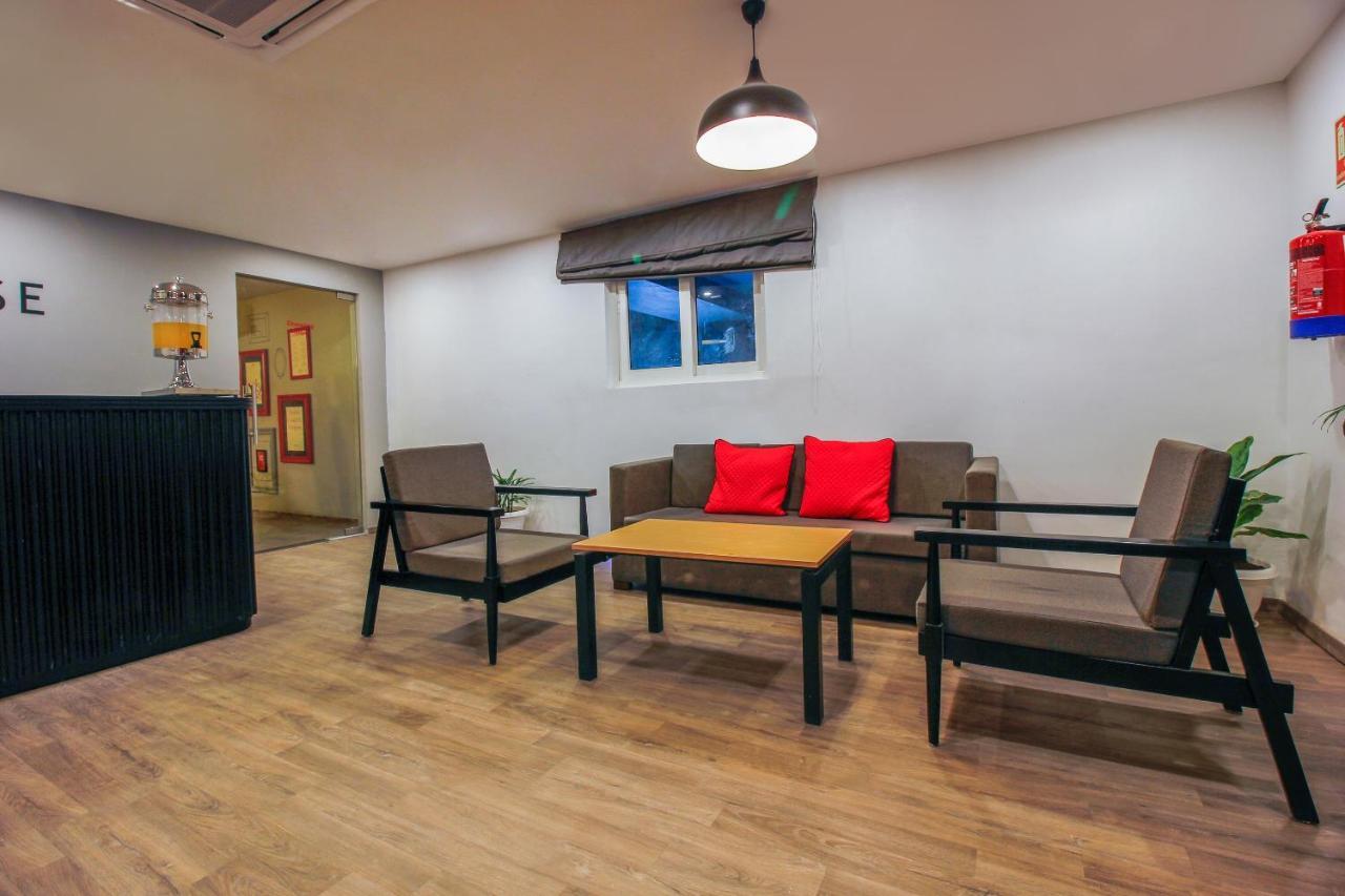 Готель Townhouse White Ridge Shivam Road Lalaguda Екстер'єр фото