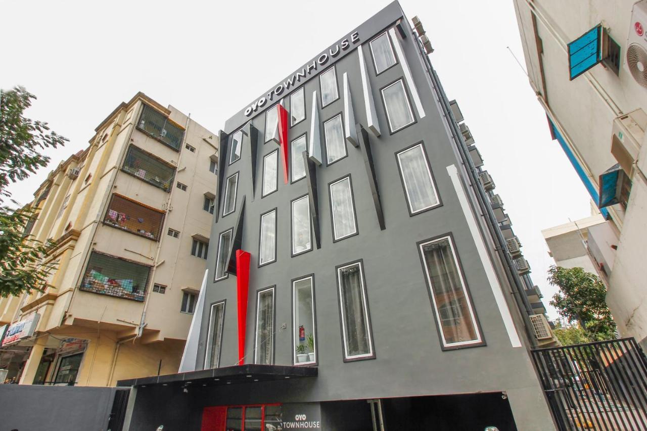 Готель Townhouse White Ridge Shivam Road Lalaguda Екстер'єр фото