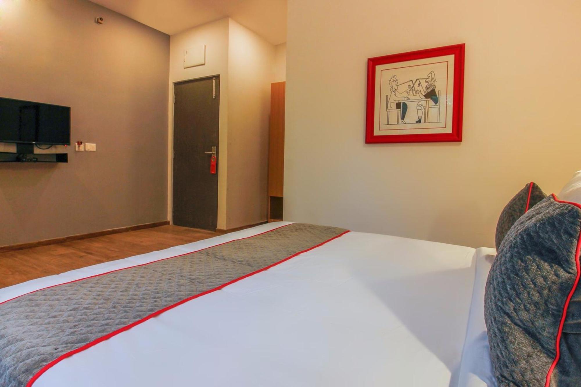 Готель Townhouse White Ridge Shivam Road Lalaguda Екстер'єр фото