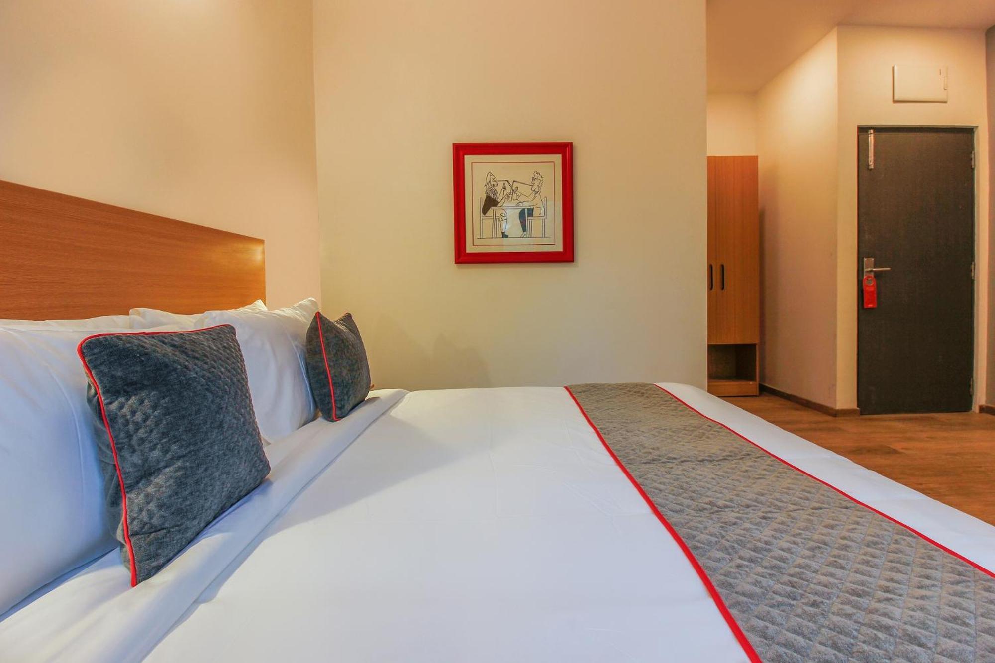 Готель Townhouse White Ridge Shivam Road Lalaguda Екстер'єр фото