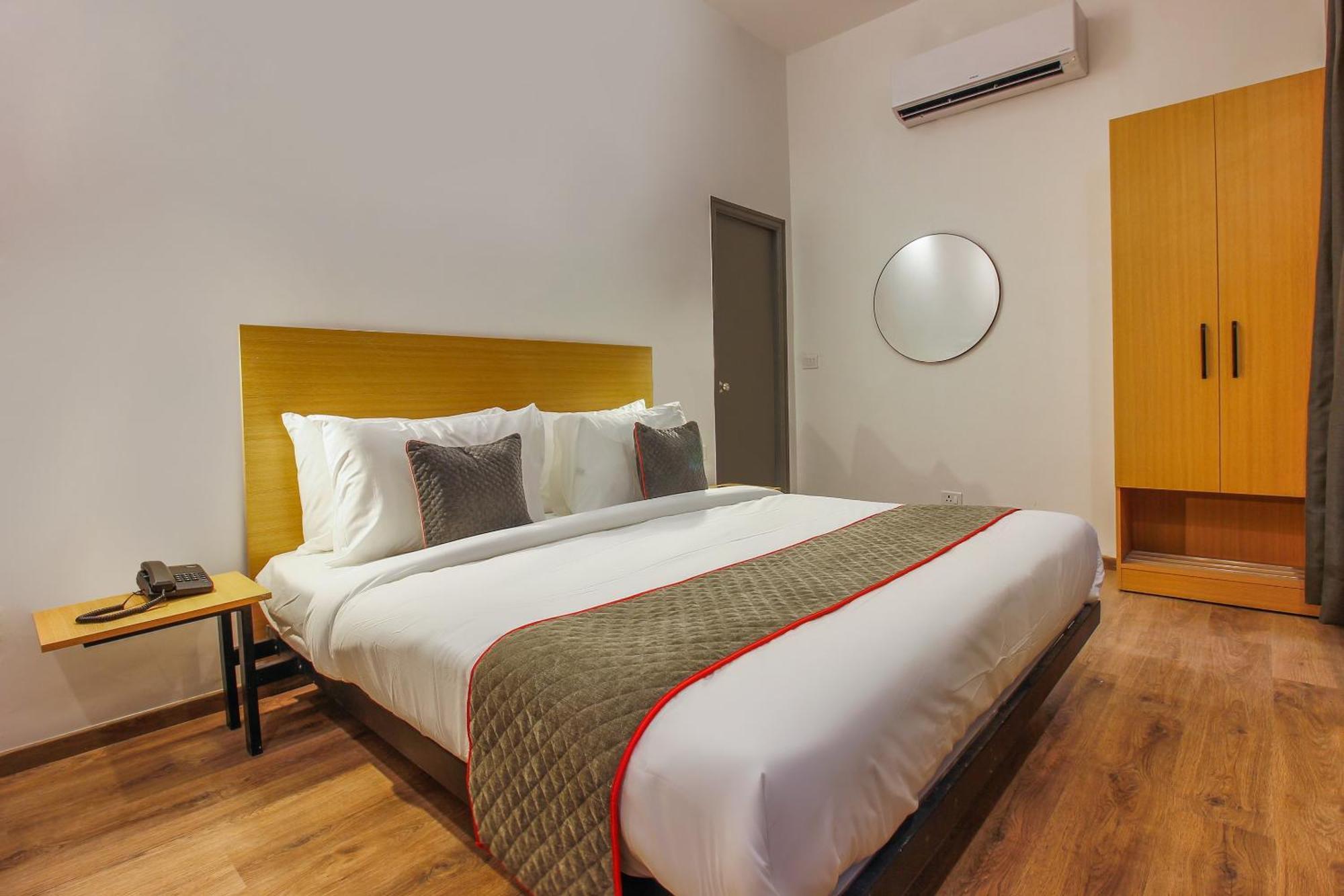 Готель Townhouse White Ridge Shivam Road Lalaguda Екстер'єр фото