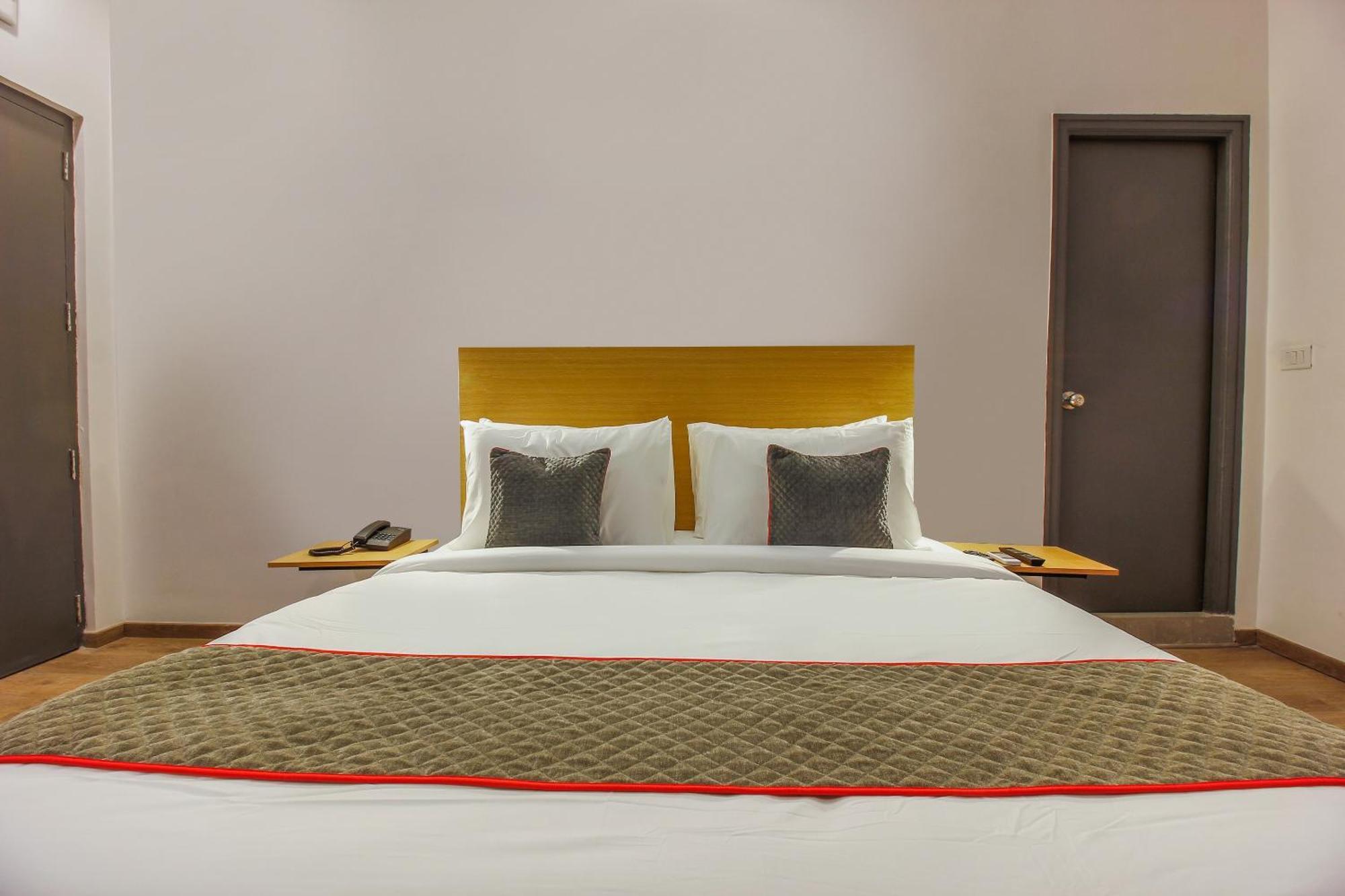 Готель Townhouse White Ridge Shivam Road Lalaguda Екстер'єр фото