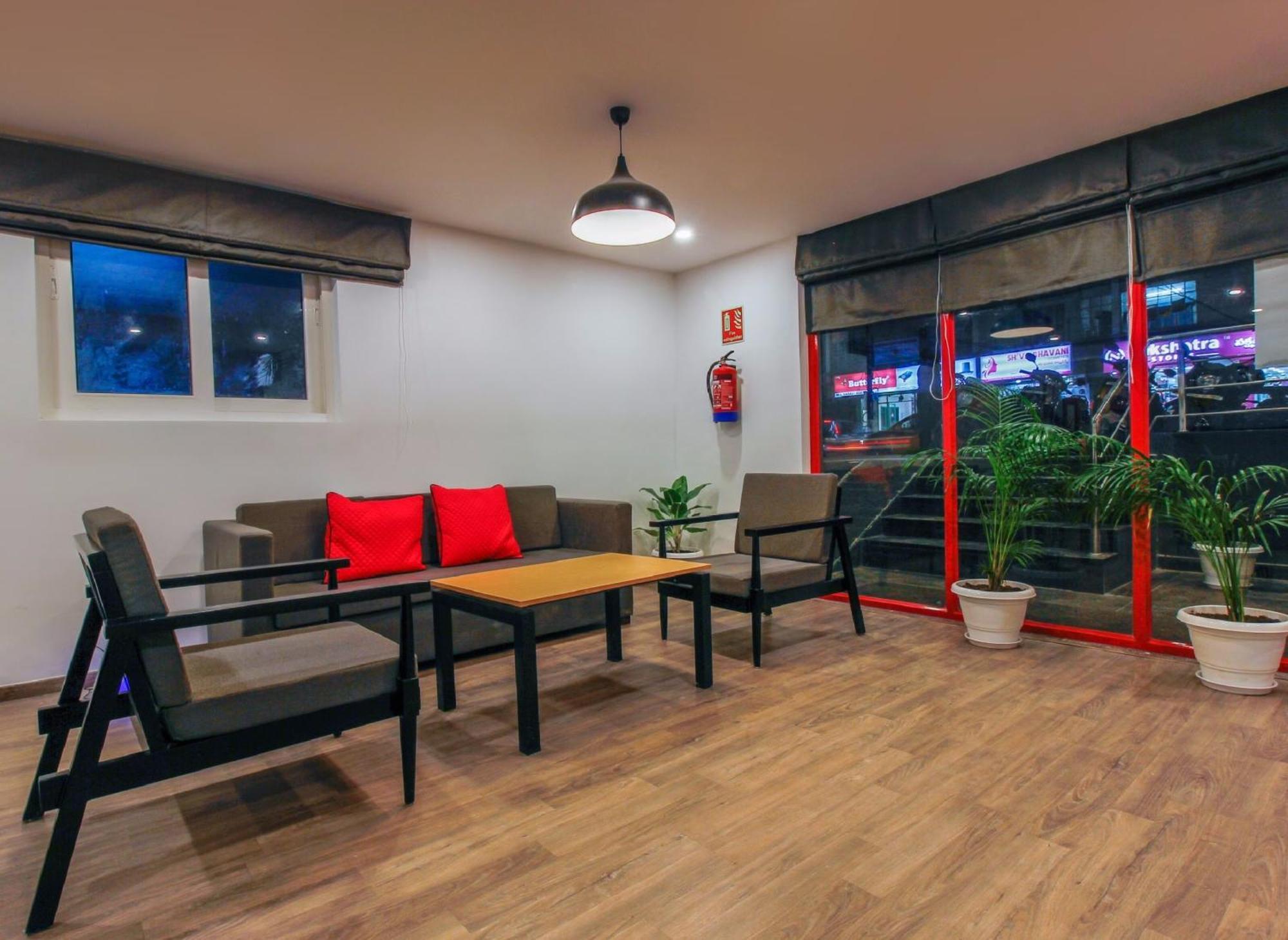 Готель Townhouse White Ridge Shivam Road Lalaguda Екстер'єр фото